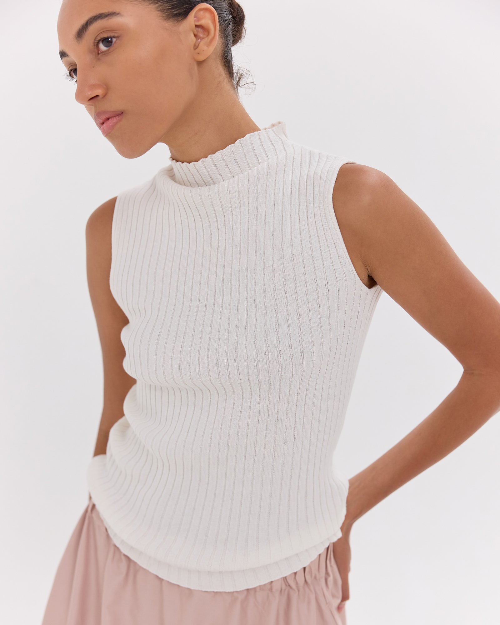 The Rib Funnel Tank | White