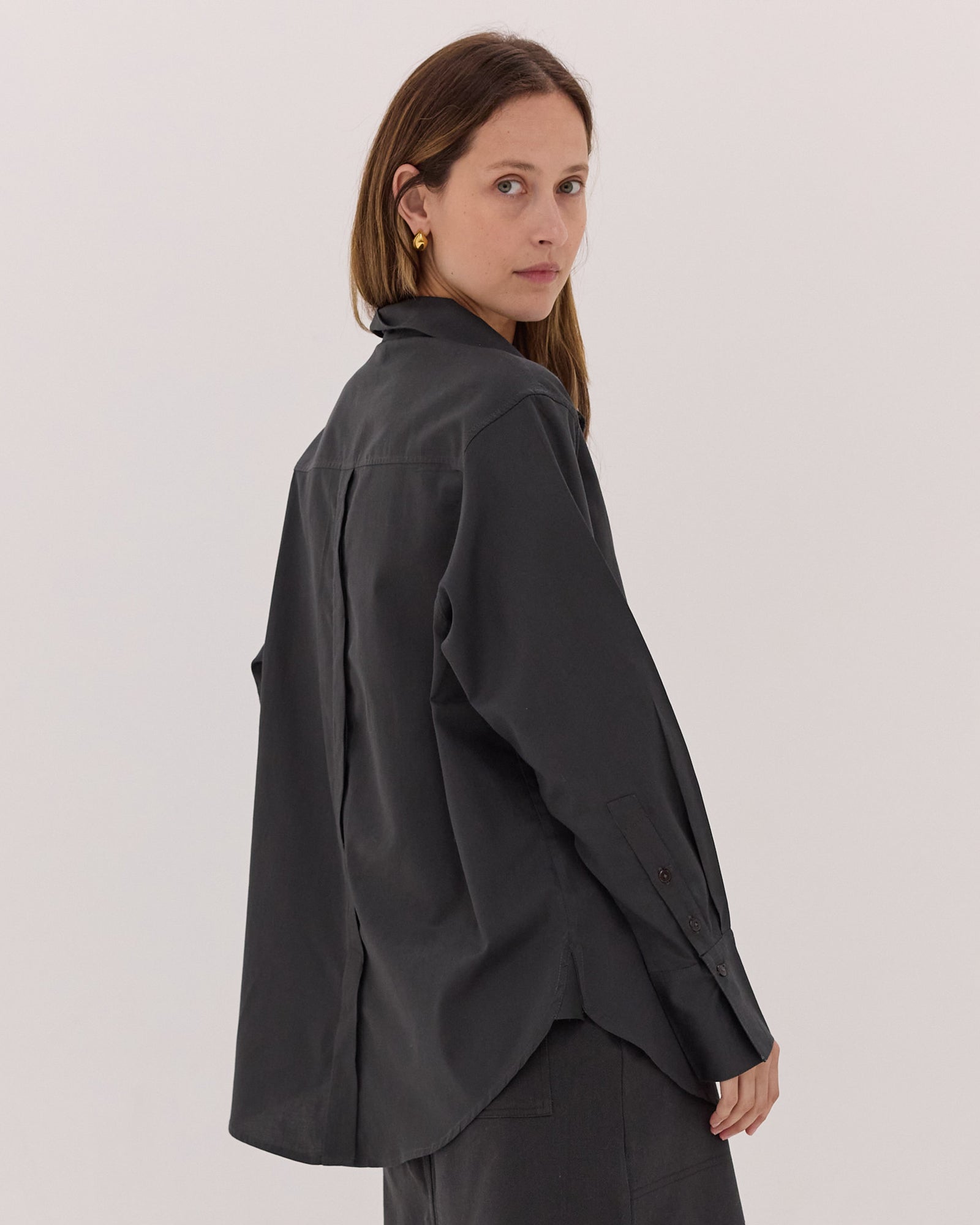 The Split Back Shirt | Carbon