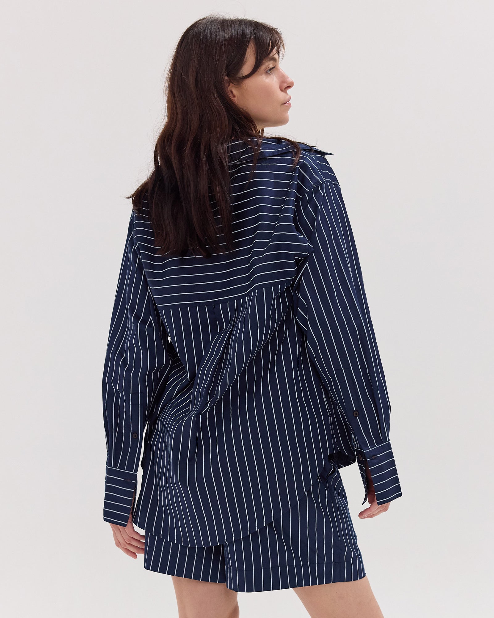 The Elastic Waist Shorts | Navy & White