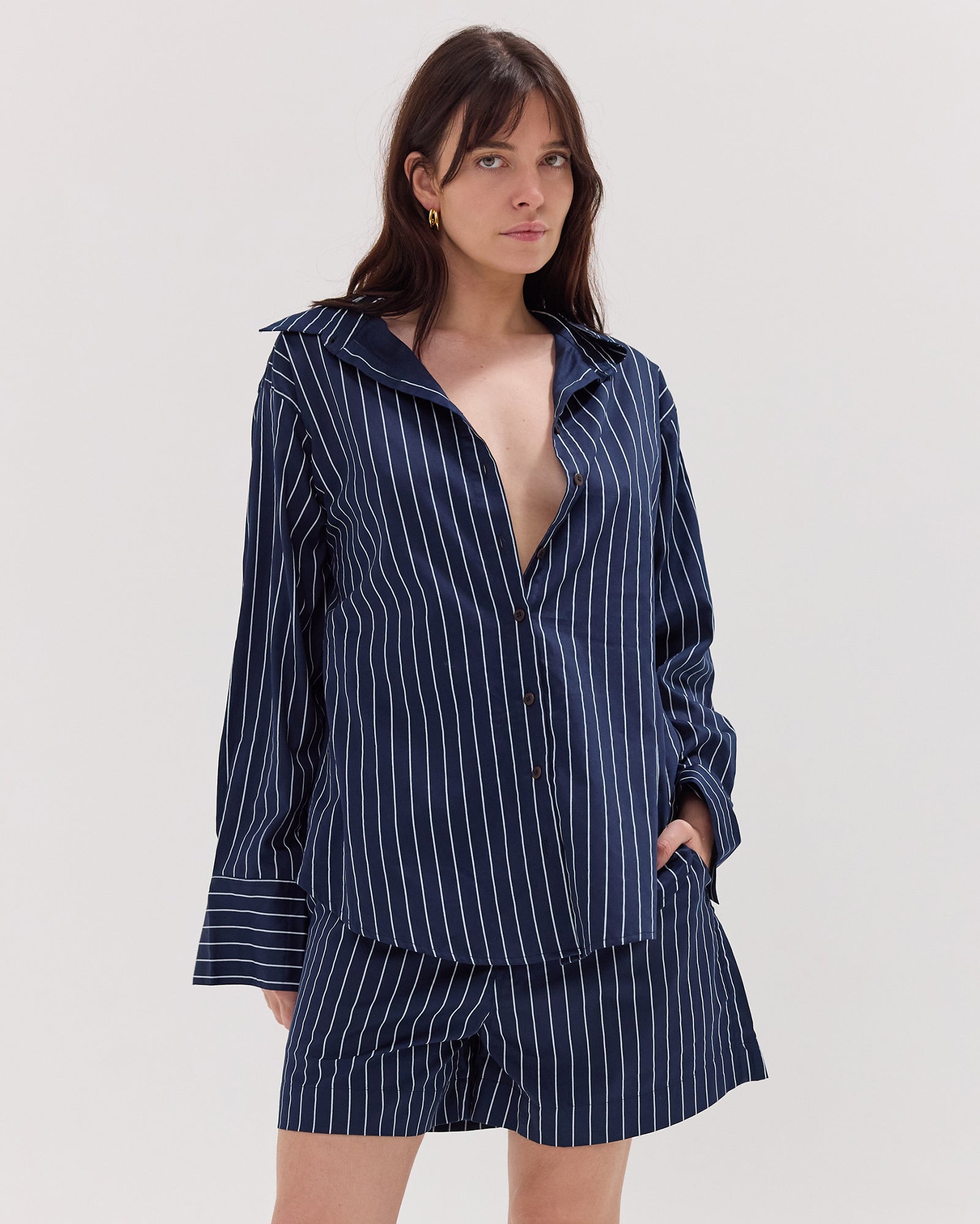 The Elastic Waist Shorts | Navy & White