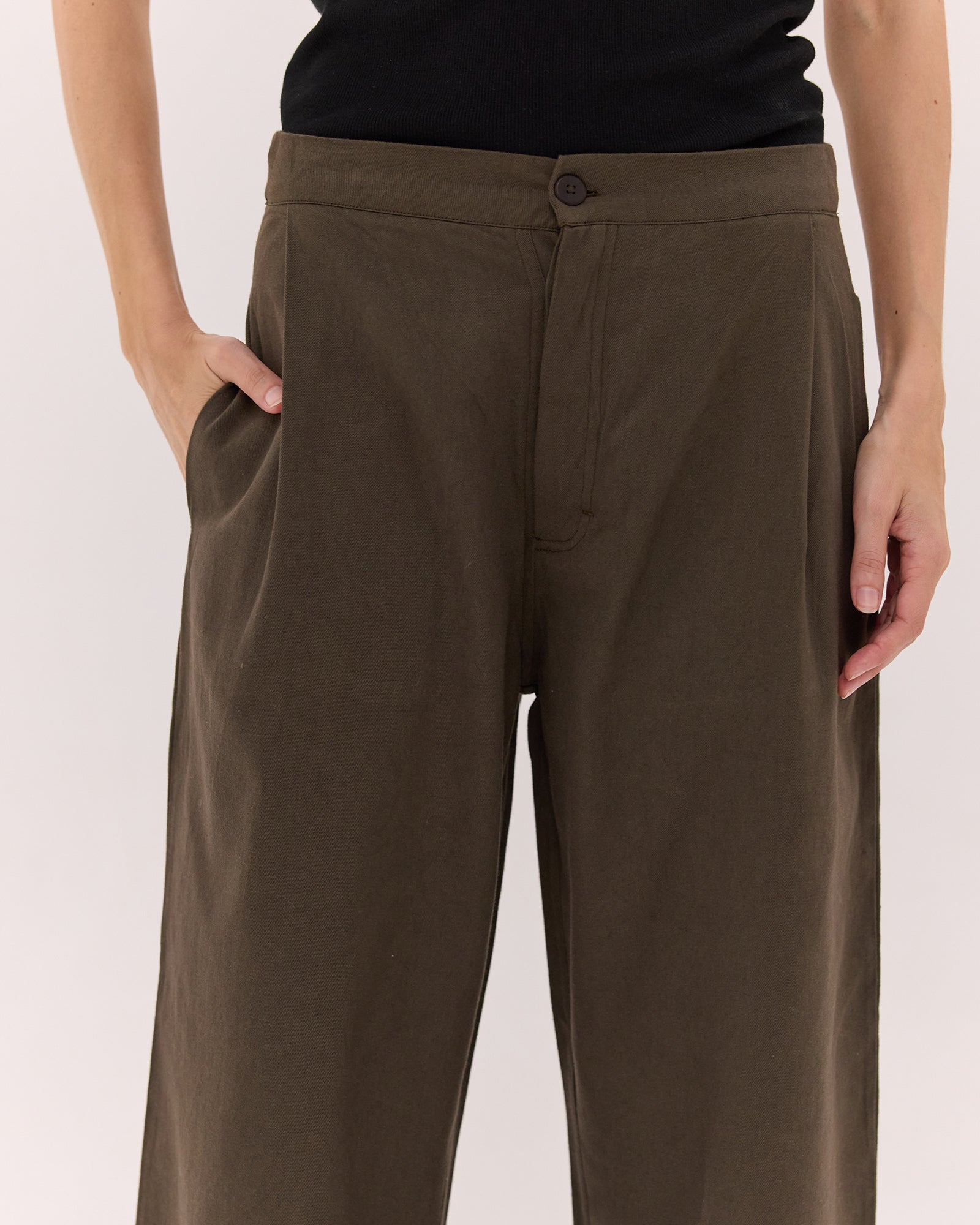 The Relaxed Tailored Pant | Dark Olive