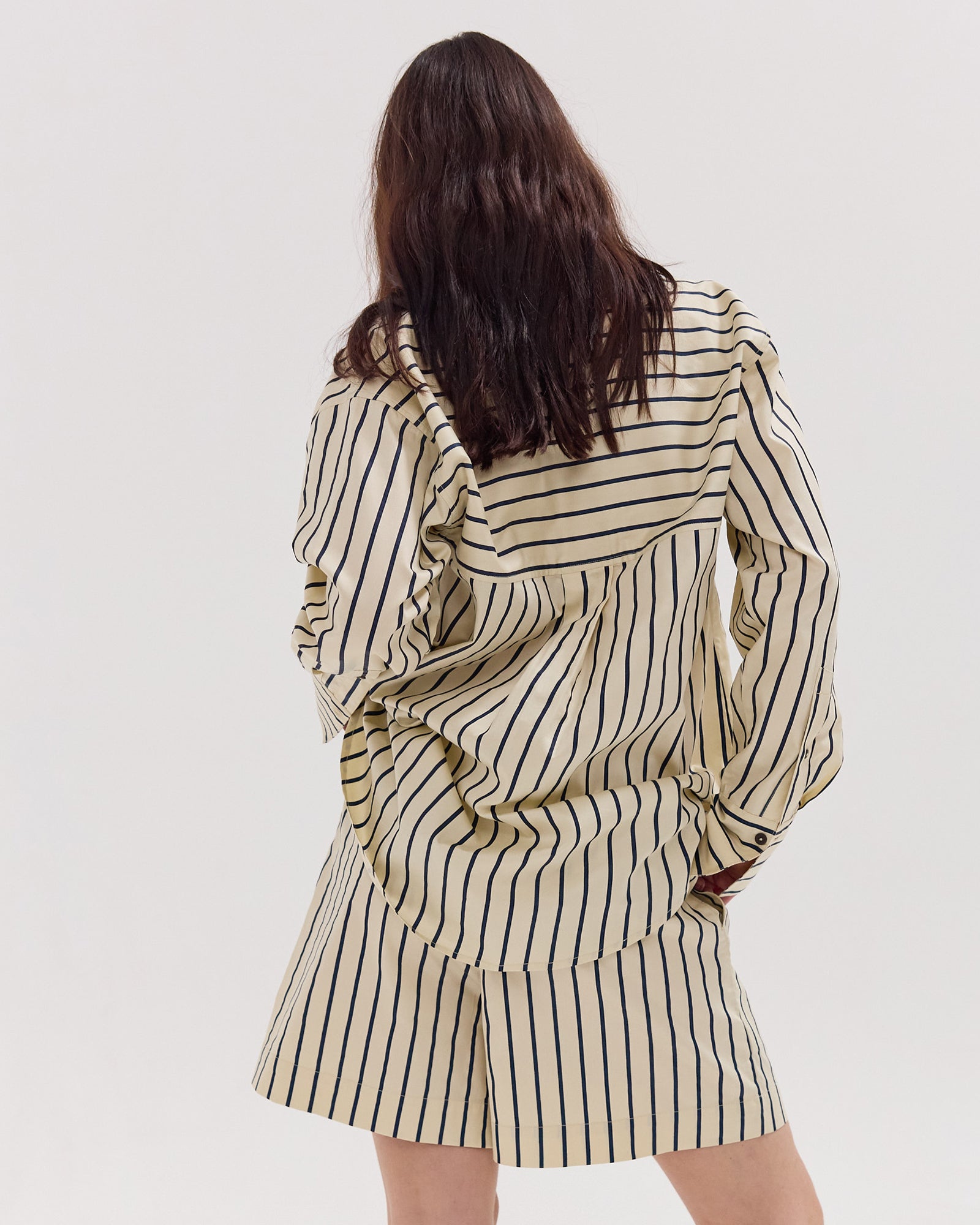 The Elastic Waist Shorts | Cream & Navy