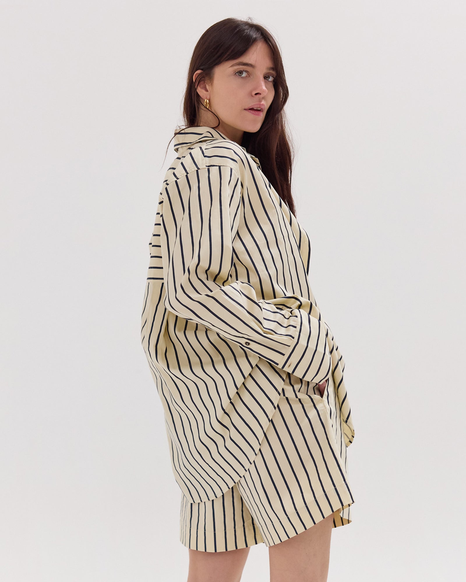 The Elastic Waist Shorts | Cream & Navy