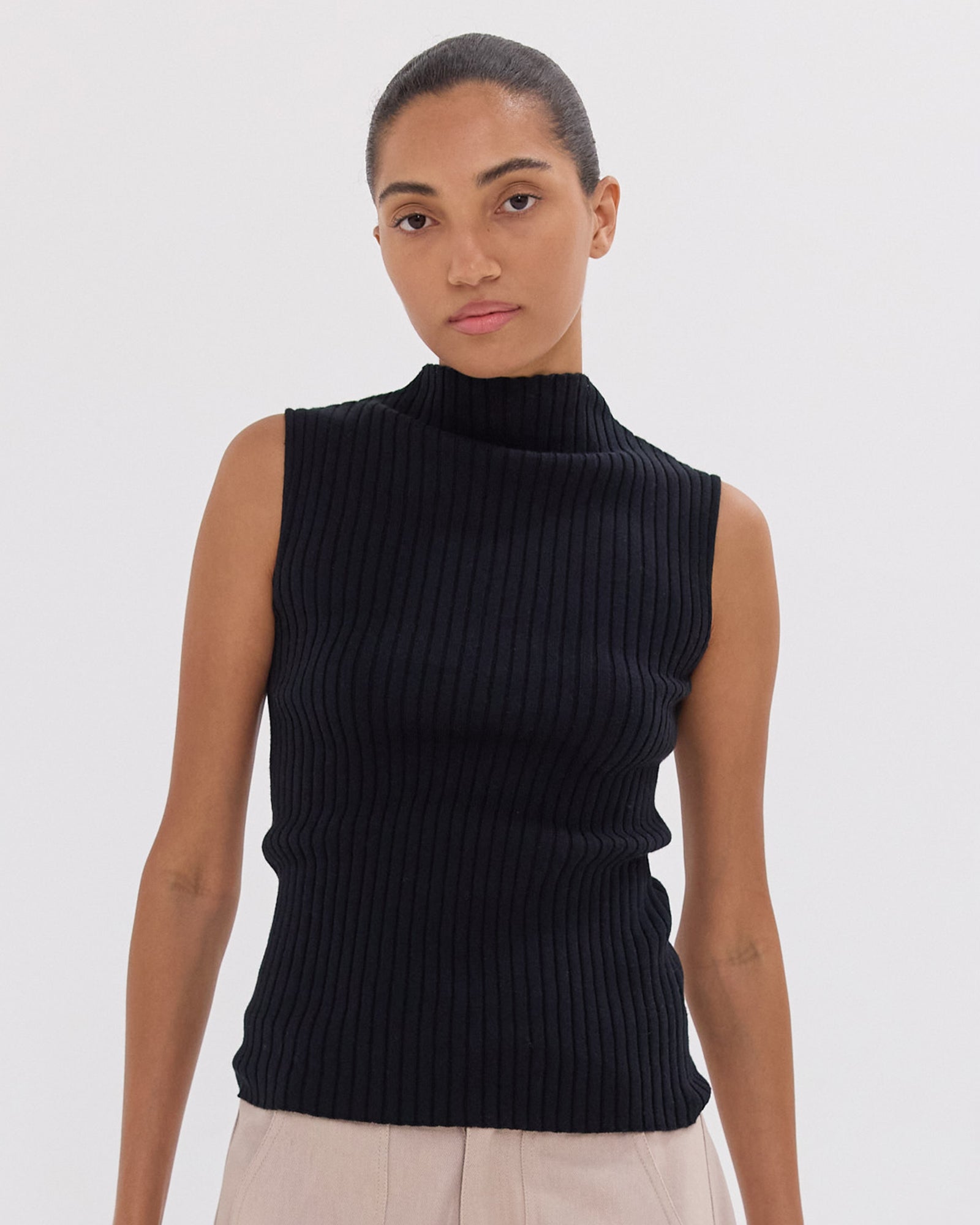 The Rib Funnel Neck Tank | Black