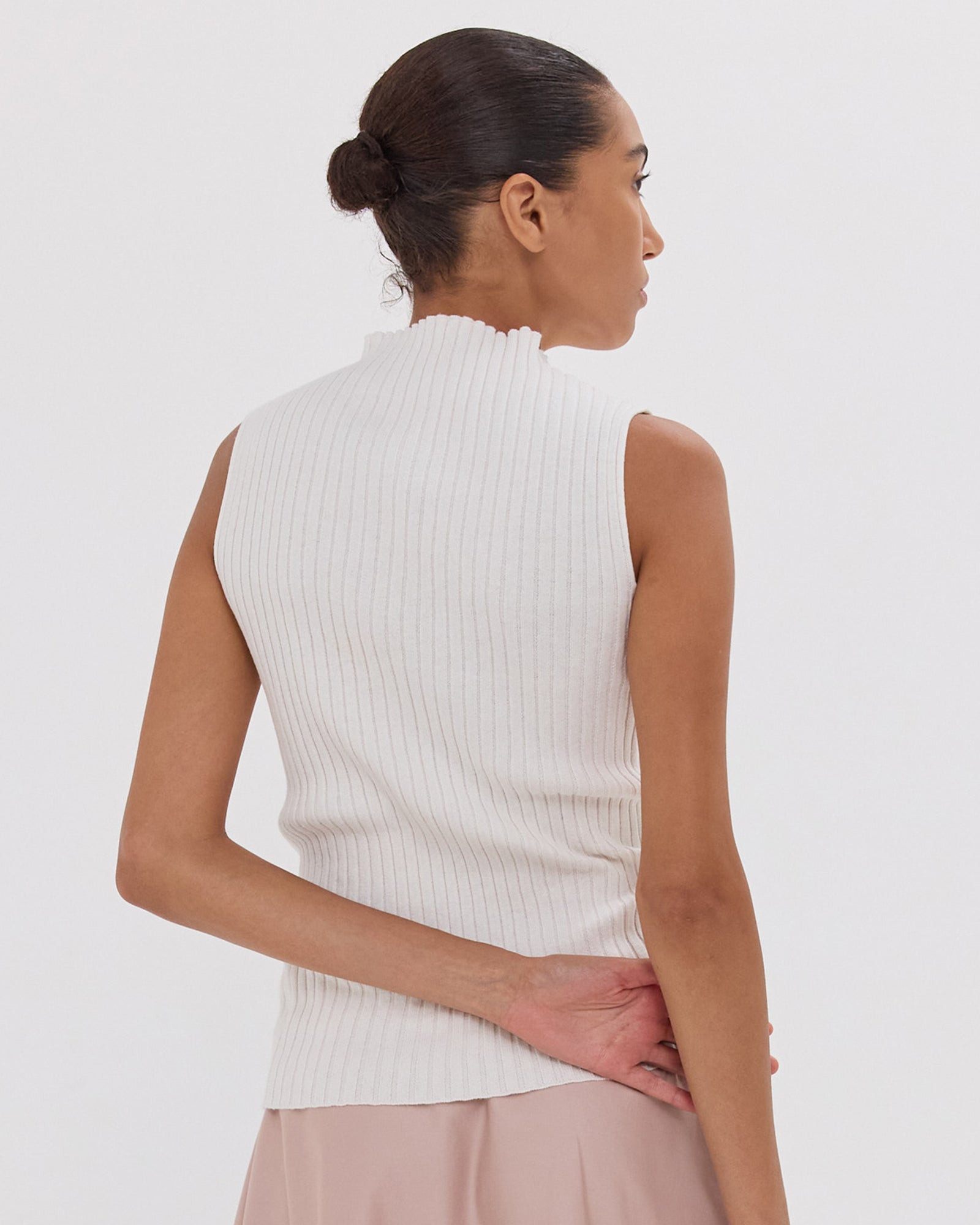 The Rib Funnel Tank | White