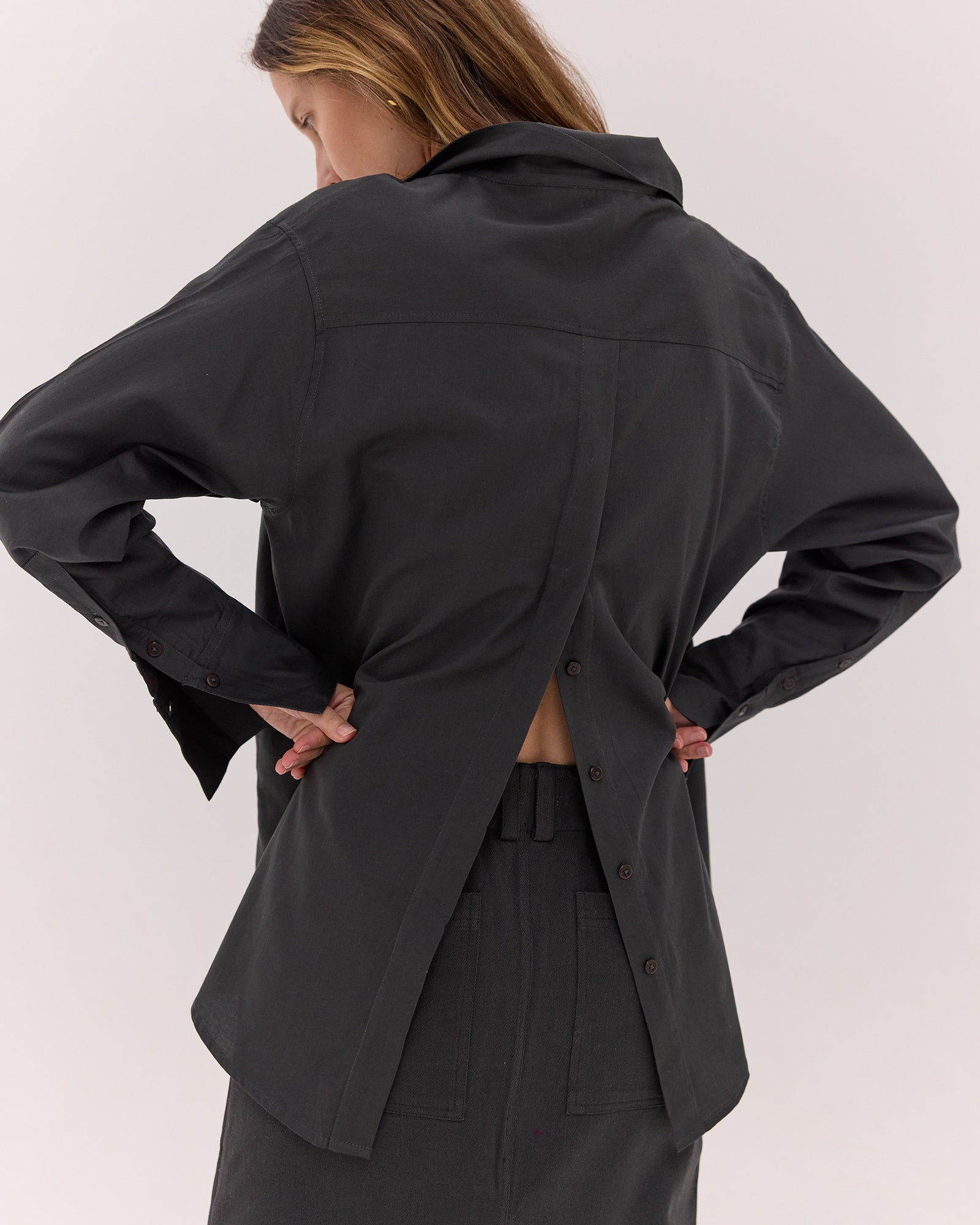 The Split Back Shirt | Carbon