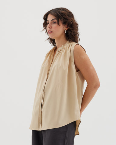 The Giza Sleeveless Shirt | Sand