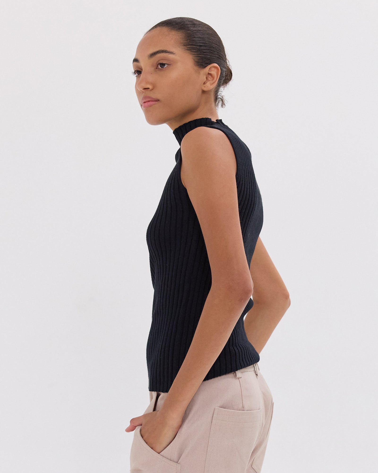 The Rib Funnel Neck Tank | Black