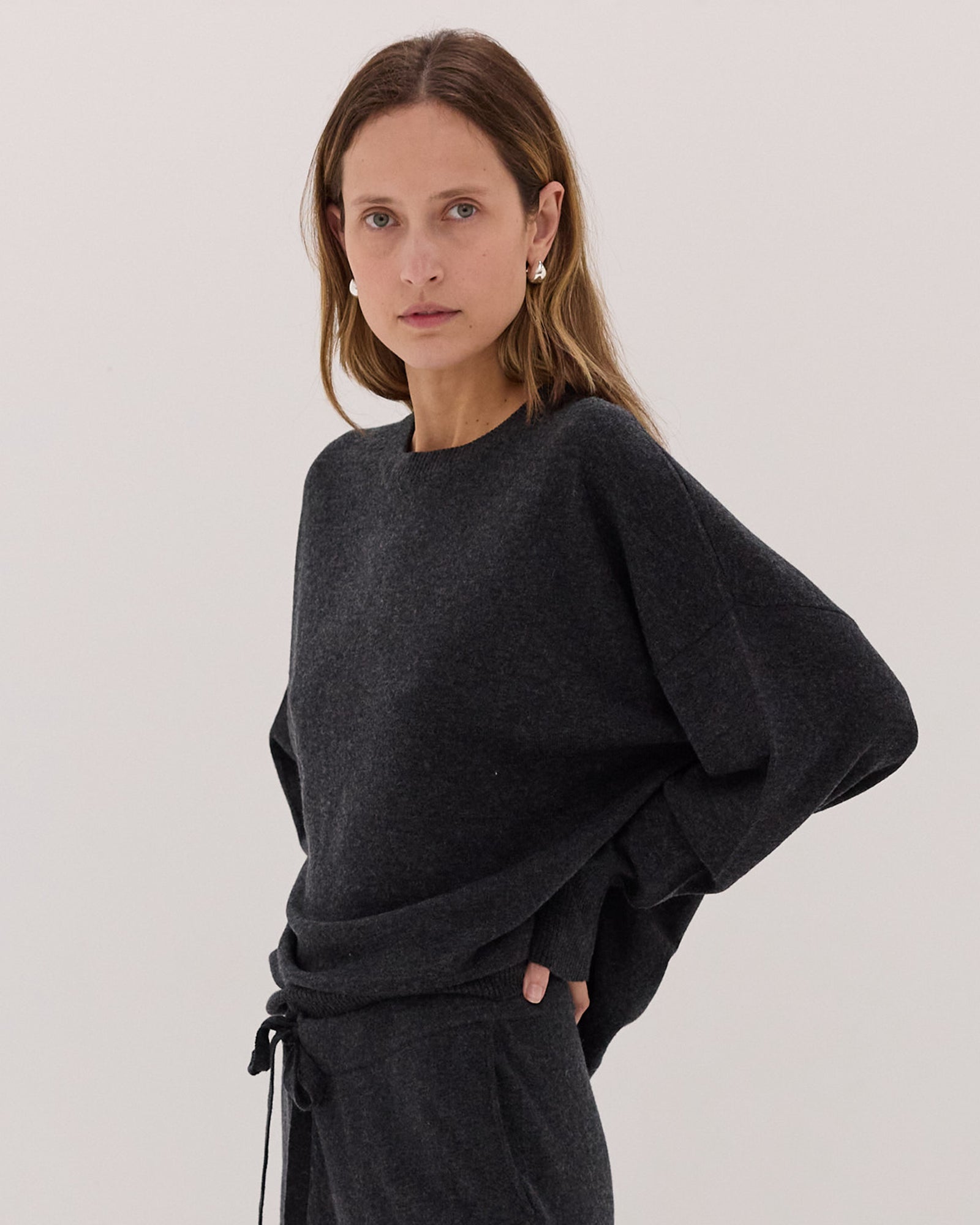 The Travel Crew Sweater | Charcoal