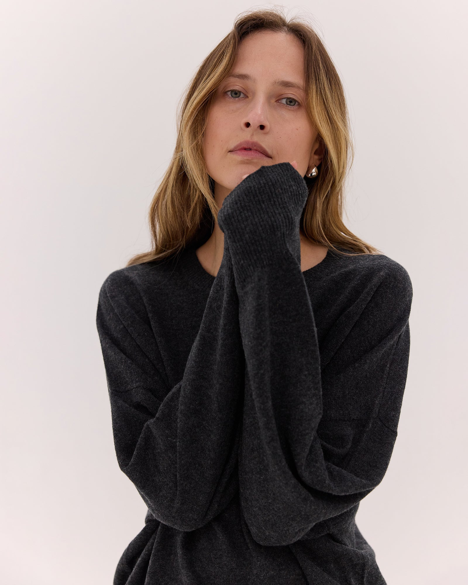 The Travel Crew Sweater | Charcoal